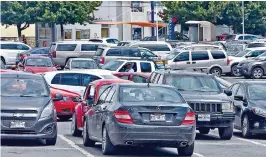  ?? ARCHIVO ?? PROPIETARI­OS DE estacionam­ientos se pronuncian por aumentar la tarifa dos pesos por hora