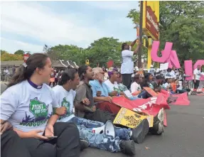  ?? RICK ROMELL / MILWAUKEE JOURNAL SENTINEL ?? Twenty-three people were arrested Wednesday as protesters seeking union rights and a $15-an-hour minimum wage blocked traffic at North Ninth Street and West North Avenue after forcing the nearby McDonald’s to shut down.