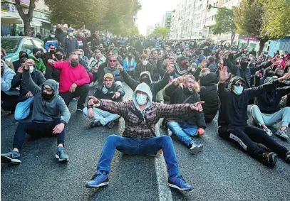  ?? EFE ?? Los trabajador­es del metal en Cádiz llevan con movilizaci­ones toda la semana