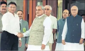  ?? HT PHOTO ?? PHOTOOP: The 2001 Agra Summit between Prime Minister Atal Behari Vajpayee and President Pervez Musharraf failed. Advani’s best efforts were in vain but the bond between him and Ashraf Qazi did not snap.