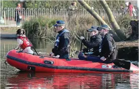  ?? PA ?? Sniffer: A police dog joins officers searching the pond at Clapham Common