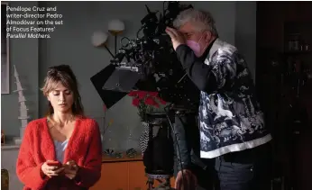  ?? ?? Penélope Cruz and writer-director Pedro Almodóvar on the set of Focus Features’ Parallel Mothers.