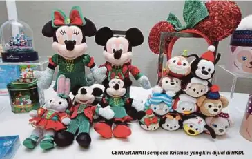 ??  ?? CENDERAHAT­I sempena Krismas yang kini dijual di HKDL