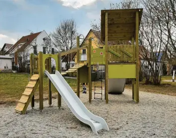  ?? Foto: Gertrud Hitzler ?? Tolle Spielgerät­e für Spielplätz­e kosten oft viel Geld. Aber sie erhöhen auch die Beliebthei­t der Anlagen. Hier ist der der Spielturm im Aindlinger Baugebiet am Marktanger zu sehen.