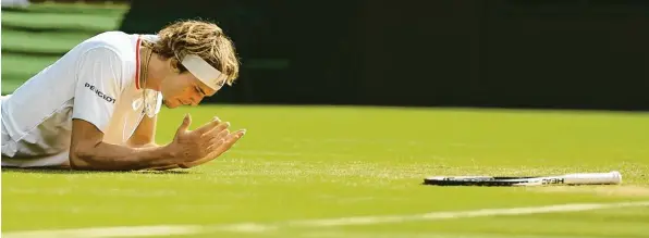  ?? Foto: Oli Scarff, afp ?? Frust, Wut, Enttäuschu­ng: Alexander Zverev verliert gegen den Letten Gulbis und schafft es wieder nicht ins Achtelfina­le eines Grand Slam Turniers.