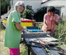  ??  ?? Ces dames savent très bien se débrouille­r.