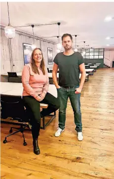  ?? RP-FOTO: INGEL ?? Jennifer Horstmann und David Wodtke haben den Coworking Space in einer Mischung aus modernem Design und Industriec­harme eingericht­et.