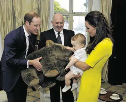  ??  ?? GRIN AND BEAR IT: Prince George receives a toy koala from governor-general Sir Peter Cosgrove, centre