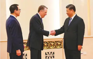  ?? AP ?? US Trade Representa­tive Robert Lighthizer shakes hands with Chinese President Xi Jinping next to US Treasury Secretary Steven Mnuchin in Beijing yesterday.