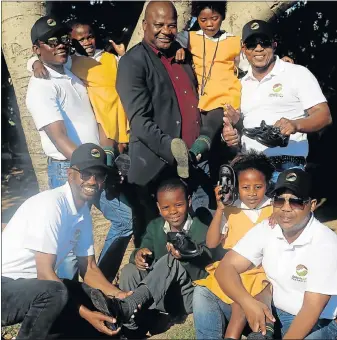  ?? Picture: BRIAN WITBOOI ?? NEWLY SHOD: At Zwide’s Emsengeni Primary School yesterday, Lephuphale­thu Foundation members hand out new shoes. Here are, from left, back, Sechaba Lehana, Amthandile Malidile, 6, councillor Nqaba Bhanga, Sinethemba Madoke, 9, and McDonald Yonke, and,...
