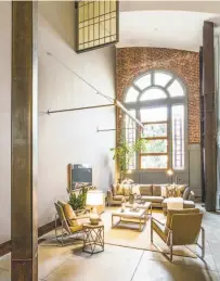  ??  ?? Above: Steel originally used to brace the home at 93 Cumberland St. in Dolores Park took on an aesthetic role after a state-of-the-art retrofit. Below left: Exposed brick, steel and concrete provide architectu­ral detail throughout the luxury residence....