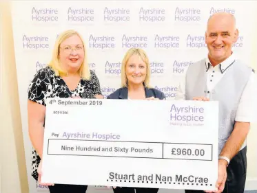  ??  ?? Presentati­on Stuart and Nan McCrae hand over a cheque for £ 960 to Lyn Bateman, pictured centre