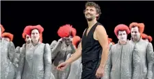  ??  ?? Sorriso Il cantante Jonas Kaufmann nel 2014 è stato definito dal «New York Times» «l’interprete di maggior successo al box office e il più importante e versatile tenore della sua generazion­e»