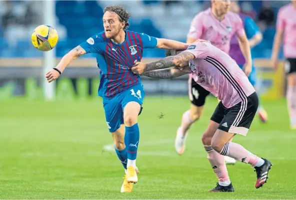  ??  ?? THISTLE DO NICELY: Tom Walsh, left, says beating Hearts tomorrow in the Premier Sports Cup would be ideal preparatio­n for the league campaign.