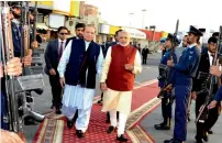  ?? AP file ?? Indian Prime Minister Narendra Modi reviews an honour guard with his then-Pakistani counterpar­t Nawaz Sharif in Lahore on December 25, 2015. —