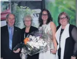  ??  ?? Bravo à Jean Paquin, Louisette Gélinas et Éloïse et Sophie Paquin, de Comptoir Richelieu, à Sorel-Tracy. L’entreprise a remporté le grand prix jardinerie Botanix de l’année lors du Congrès Botanix 2016 et papa Jean a reçu l’hommage aux bâtisseurs.