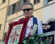  ??  ?? Mondonico Magnifico Messere del Calcio Storico Fiorentino. Era il 2011, il Mondo fu ospite d’onore in Santa Croce su invito dell’allora sindaco Renzi