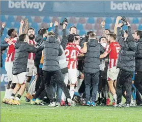  ?? FOTO: EFE ?? Los jugadores del Athletic celebran el pase a la final, en la que se medirán al Barça