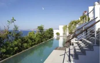  ?? ERIC JANSEN PHOTOS ?? The Mediterran­ean coast is the backdrop for the infinity pool at the bottom of the villa’s main stairway.