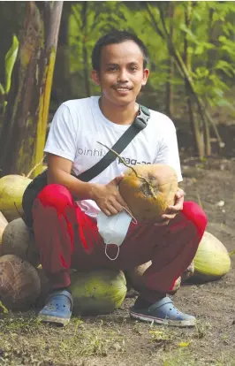  ??  ?? Radel Matibag is a young tenant farmer who was sent to Japan to learn about cultivatin­g fruit trees. He’s currently working towards tending his own citrus fruit tree farm.