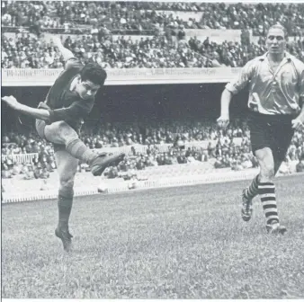  ?? FOTO: BERT ?? Eulogio Martínez llegó a marcar siete goles en un mismo partido, que aún hoy es récord en el Barça