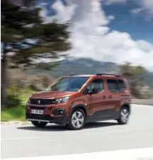  ??  ?? Desde Peugeot subrayan que Partner y Rifter destacan por estar diseñados como turismos./Peugeot notes that both models stand out because they are designed as passenger vehicles.