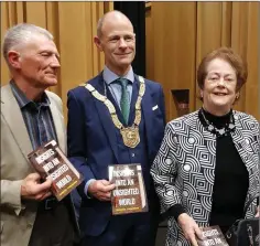  ??  ?? Robert Thompson with Dún Laoghaire- Rathdown cathaoirle­ach Ossian Smith and former tánaiste Mary O’Rourke.