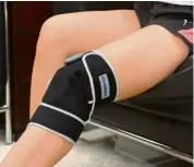  ??  ?? Owell’s 3-in-1 Knee Massage Therapy (side view).