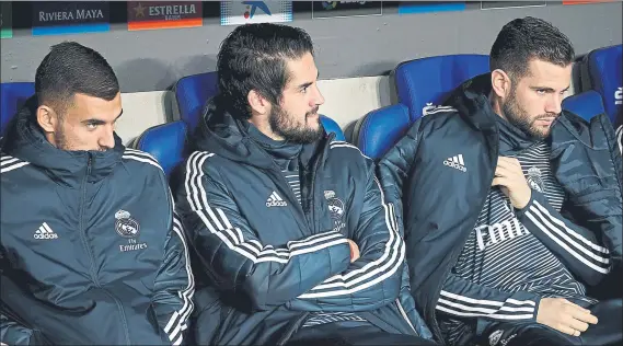  ?? FOTO: GETTY ?? Isco Alarcón, Dani Ceballos y Nacho en el banquillo del Real Madrid del pasado miércoles en el Camp Nou