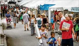  ?? STEVE SCHAEFER / SPECIAL 2016 ?? A crowd gathers for the 11th annual AJC Decatur Book Festival in 2016. The festival offers a wide range of activities, including panel discussion­s, cooking demonstrat­ions and music.