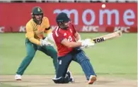  ?? (AFP) ?? England’s Jonny Bairstow plays a sweep shot during his knock of 86 n.o. as South Africa captain and wicket-keeper Quinton de Kock looks on during their first T20I at Newlands in Cape Town on Friday. (AFP)