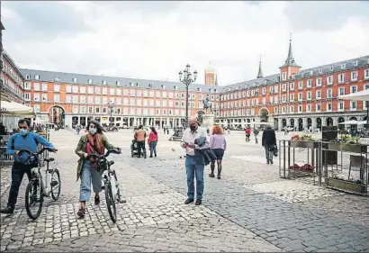  ?? RICARDO RUBIO ?? La plaza Mayor de Madrid, donde ayer era día festivo