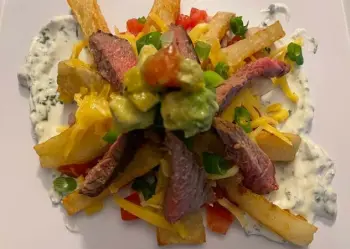  ?? Esther Kennedy, Bay Area News Group ?? Carne asada fries are a classic late-night craving.