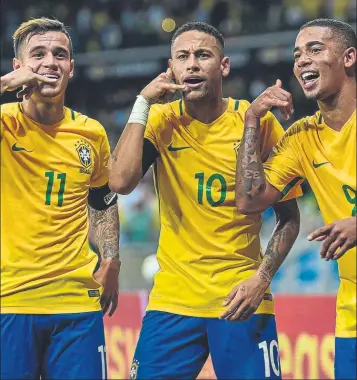  ?? FOTO: AP ?? Coutinho, Neymar y Gabriel Jesús se compenetra­ron hasta en las celebracio­nes Un trío espectacul­ar