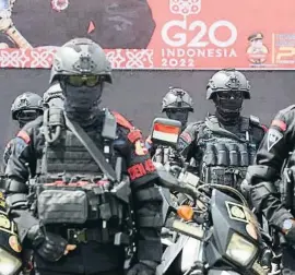  ?? Firdia Lisnawati / A ?? Forces policials a Bali durant les hores prèvies a la cimera del G-20