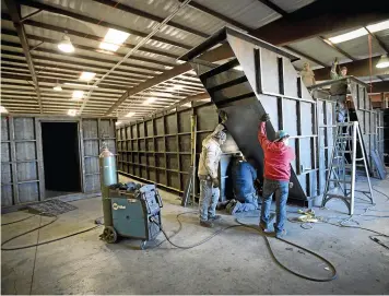  ?? (Joyce Marshall/Fort Worth Star-Telegram/TNS) ?? Rising S Co. employees work on a bomb shelter.