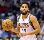  ??  ?? In Nba Jorge Gutiérrez in versione Aquila basket e in una delle sue esperienze in Nba con la maglia di Milwaukee