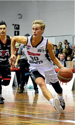  ?? PHOTOSPORT ?? Giants’ point guard Kyle Adnam will be back in action on Friday against the unbeaten Saints.