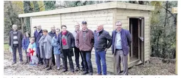  ??  ?? Vendredi 24 novembre, la municipali­té a inauguré un abri de jardin et des toilettes sèches, au jardin familial de la Civrenière.