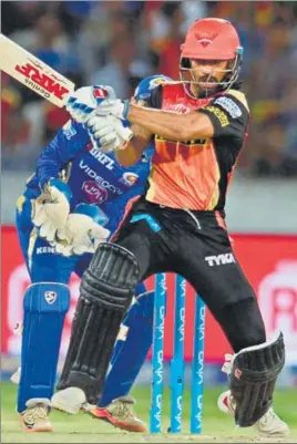  ?? AFP ?? Shikhar Dhawan’s unbeaten 62 off 46 balls ensured holders Sunrisers Hyderabad did not trip up against Mumbai Indians and stayed on course for a playoff spot with the sevenwicke­t win on Monday.