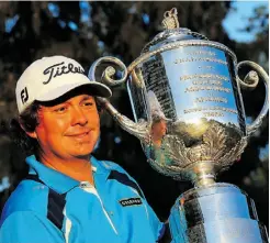  ?? DAVID CANNON/ GETTY IMAGES ?? Jason Dufner holds the Wanamaker Trophy after his two-stroke win at the 95th PGA Championsh­ip at Rochester, N.Y.