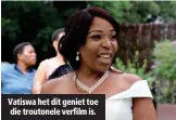  ??  ?? Vatiswa het dit geniet toe die troutonele verfilm is.