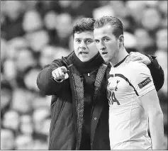  ??  ?? File photo of Pochettino (left) and Tottenham striker Harry Kane during a Premier League match. — Reuters photo