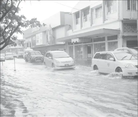  ??  ?? Main St flood: Yesterday’s heavy rain flooded Main Street temporaril­y.