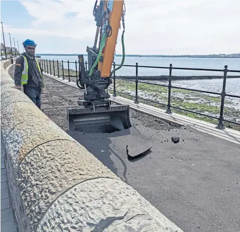  ?? ?? ROAD TO NOWHERE: Workers have begun digging up the recently laid footpath at Douglas Terrace in Broughty Ferry.