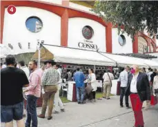  ??  ?? Feria taurina
Ambiente en la entrada de Los Califas.