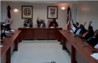  ?? F.E. ?? Regidores del Ayuntamien­to de Santo Domingo Norte sesionaron ayer.