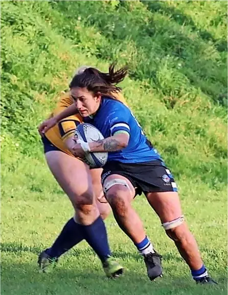  ?? ?? Bath Rugby Ladies conduct a line break during their victory over Henley