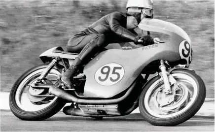  ??  ?? RIGHT: Angelo Bergamonti on a Paton 500 in 1967