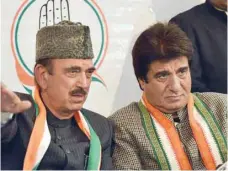  ??  ?? Senior Congress leader Ghulam Nabi Azad speaks to the media as UP Congress chief Raj Babbar looks on in Lucknow on Sunday.